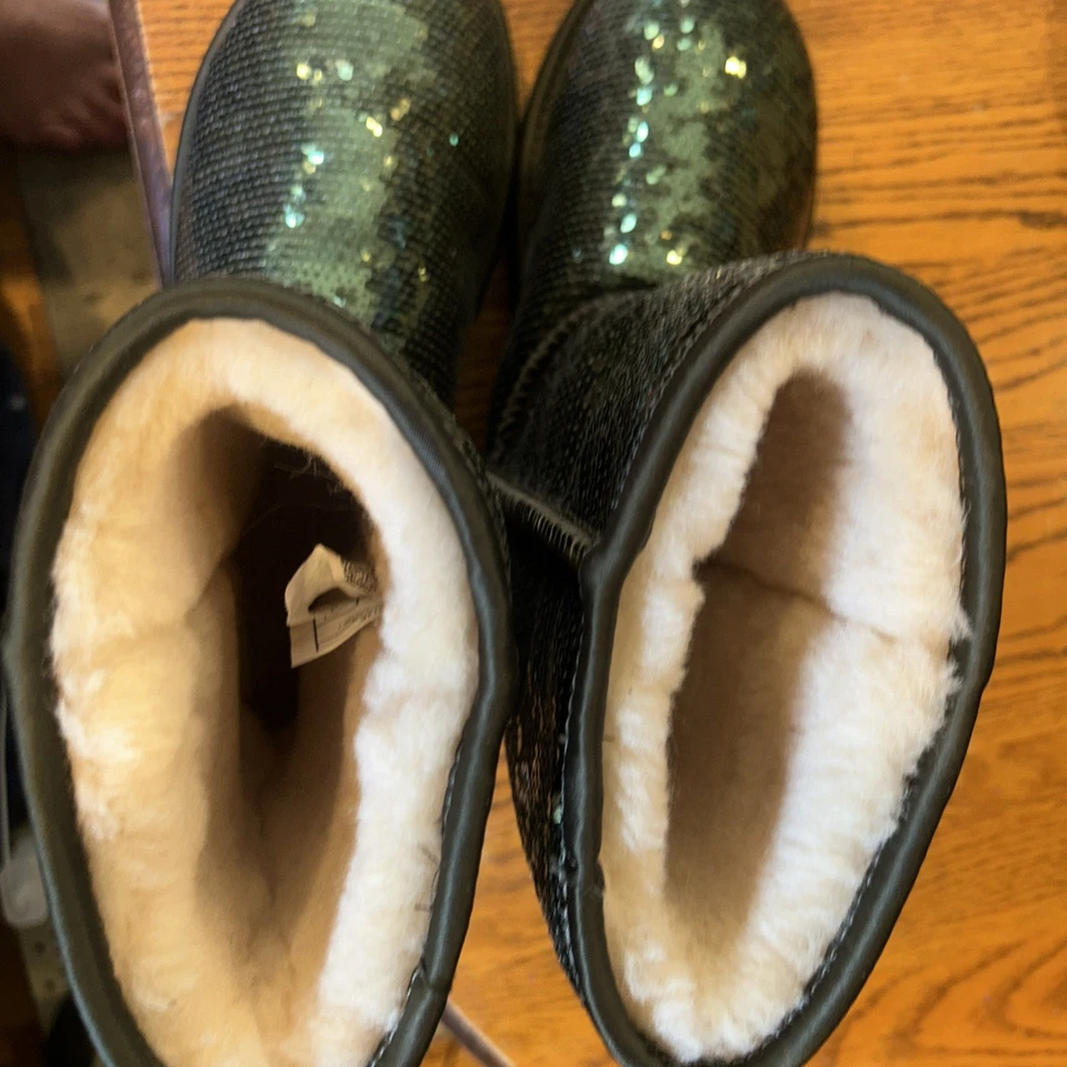 Botas UGG clásicas cortas de lentejuelas negras brillantes para mujer talla 7 Foto 4 de 4