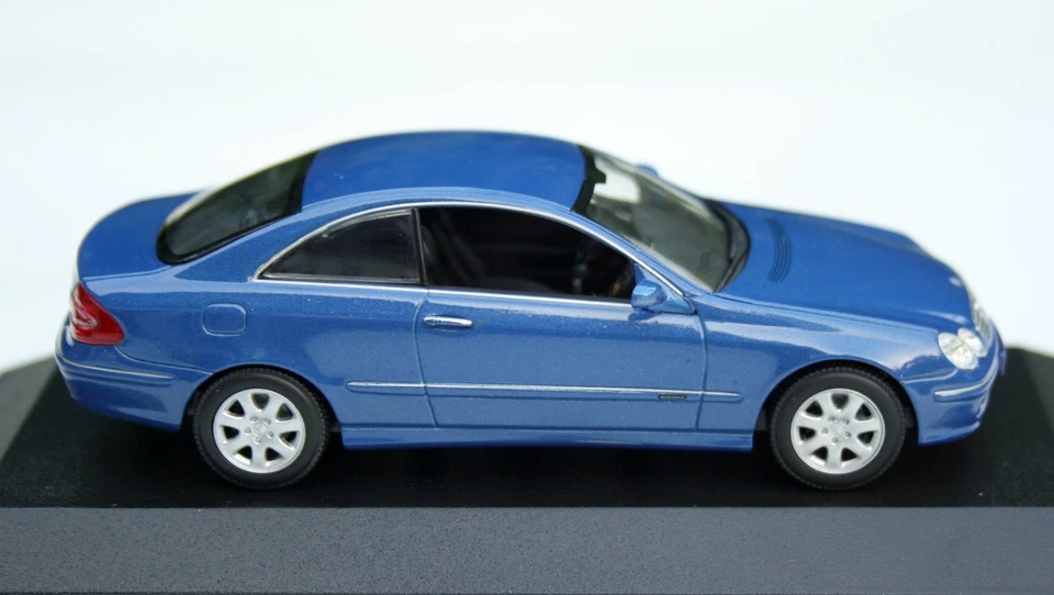 Mercedes CLK Coupé C209 año de construcción 2002-2005, azul jaspe metálico, MINICHAMPS 1:43, ob Foto 3 de 4