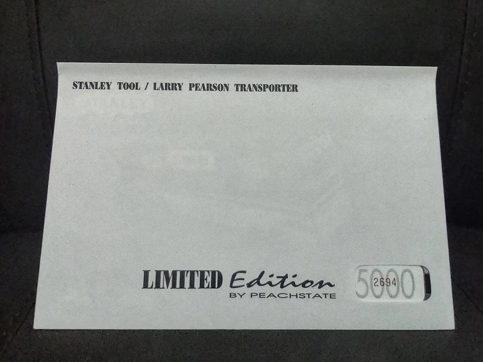 Larry Pearson NASCAR Transporter Peach State Motorsports Caja y certificado 2694/5000 Foto 3 de 4