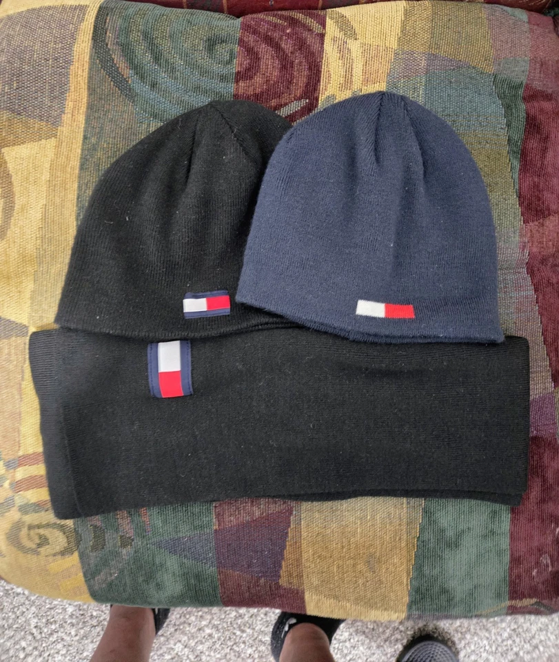 Tommy Hilfiger Bufanda, 2 Sombreros Nuevos, Nunca Usado Talla XL  Foto 3 de 4