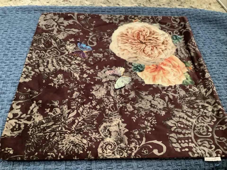 DESIGNERS GUILD MADE PAHARI DAMASCO FLORAL JACARANDÁ 55X55CM CAPA COM ETIQUETA - Imagem 4 de 4