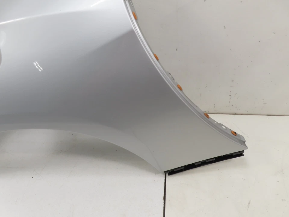 11 guardabarros BMW Z4 E89 #1309, cuarto panel trasero derecho plateado Foto 4 de 4