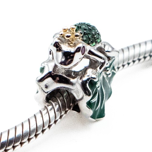 GNOCE "Just One Kiss" Cute Green Frog With Heart Shape Lotus Leaf 925 Charm - Picture 3 of 5