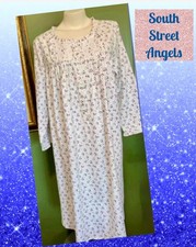 EILEEN WEST  WHITE  LAVENDER PURPLE FLANNEL WALTZ LENGTH NIGHTGOWN  MEDIUM