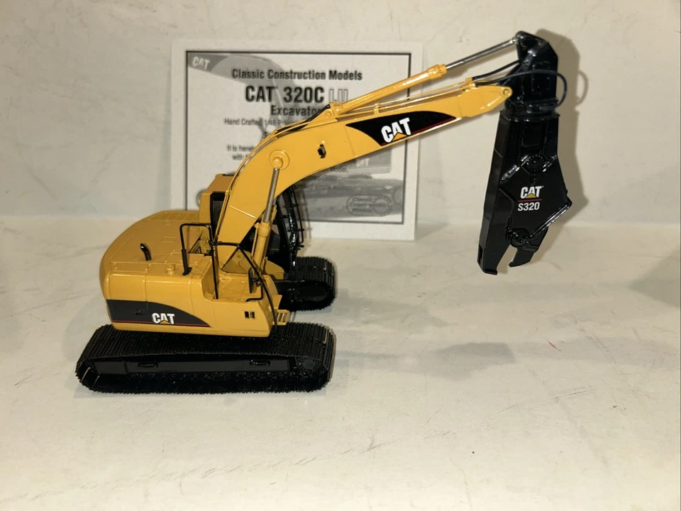 Classic Construction Models Caterpillar Cat 320C L U Excavator with Shears CCM - Image 4 of 4