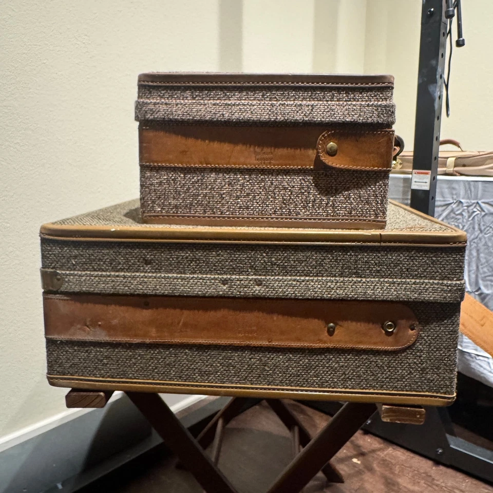 Hartmann Luggage Tweed Paisley Vintage Medium And Large Set W/ Stand - Image 4 of 4