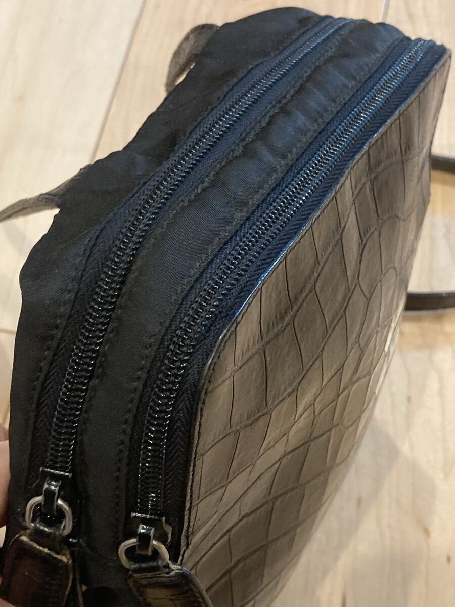 Good condition PRADA vintage triangular logo plat… - image 6