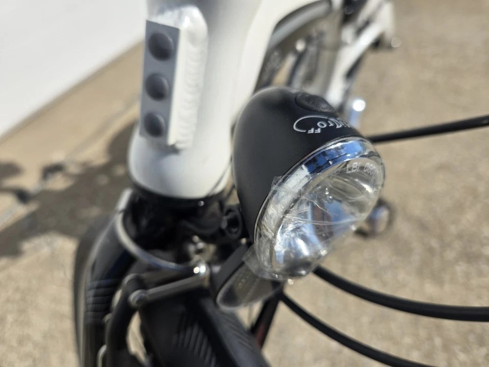 Dahon Mu P11 Folding Bike 20" wheel Shimano Alfine 11 speed hub dynamo light - Image 3 of 4