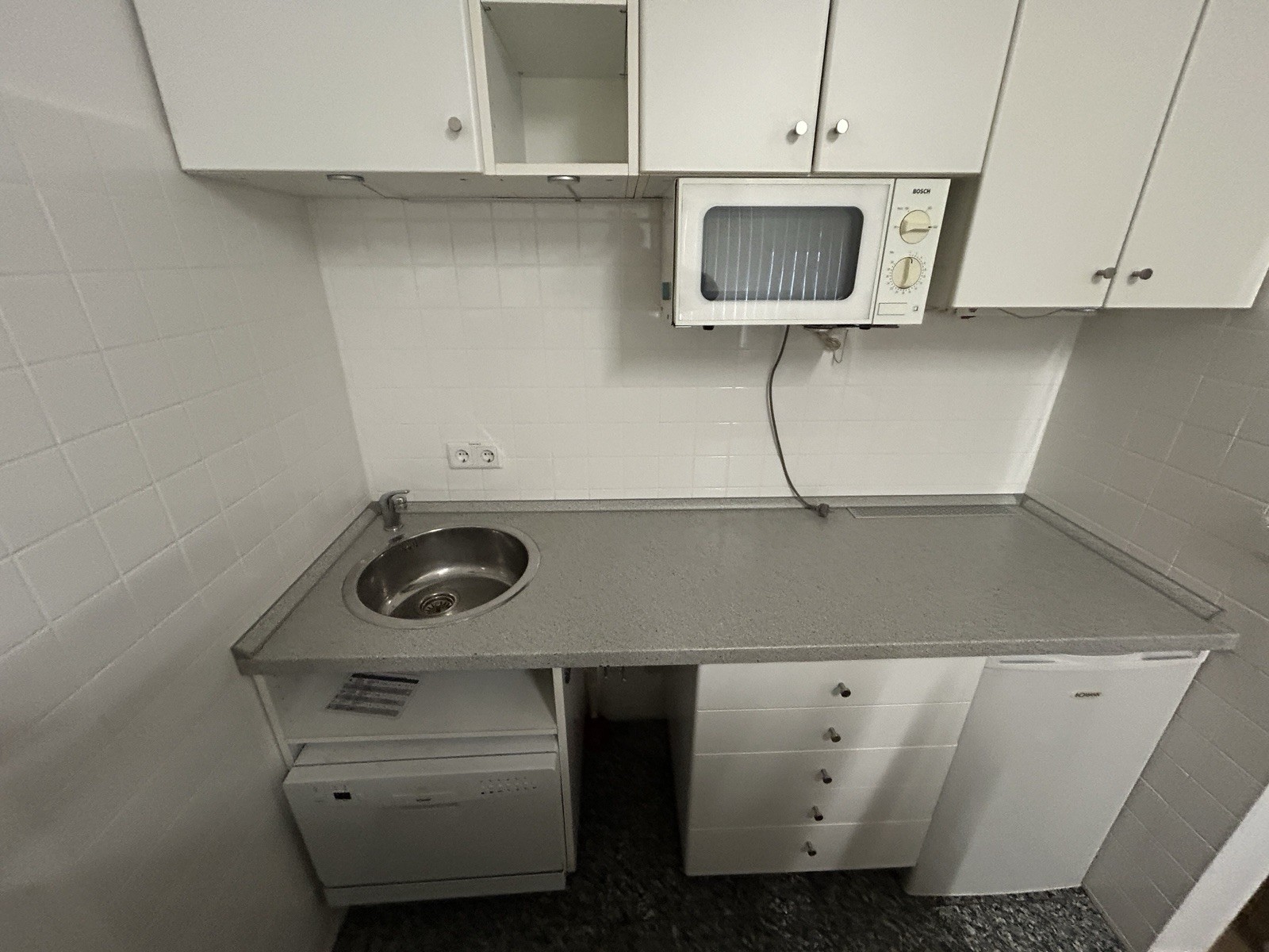 Kleine Küche komplett inkl. Kühlschrank & Spülmaschine – abgebaut sofort bereit