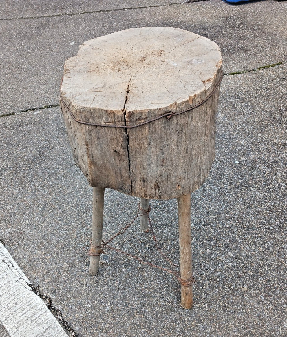 antiker alter Fleischer Hackstock Hackklotz Telefontisch Beistelltisch Urig