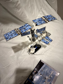 Lego 7467 Discovery International Space Station Complete w/Manual & Extra Book