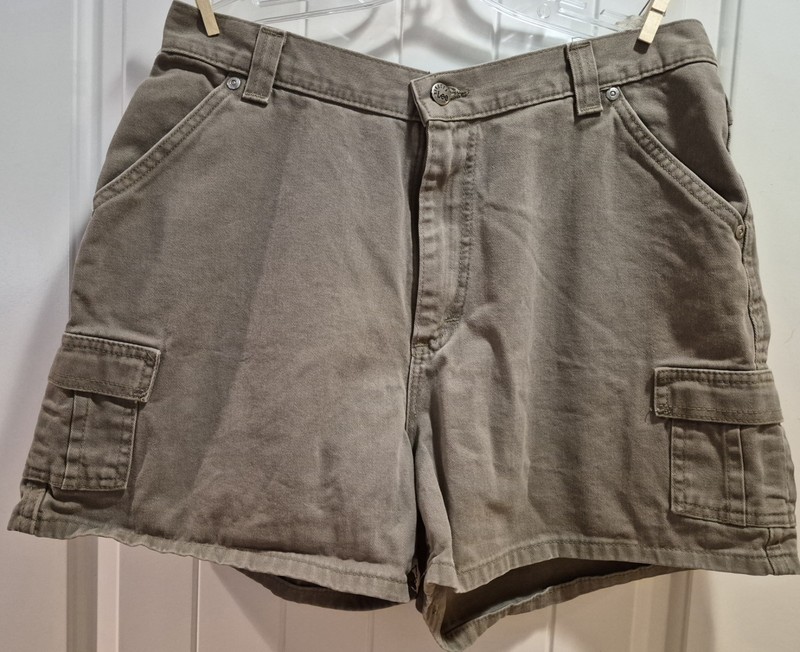 Lee Rivited Womans Cargo Shorts Size 14 Med Tan