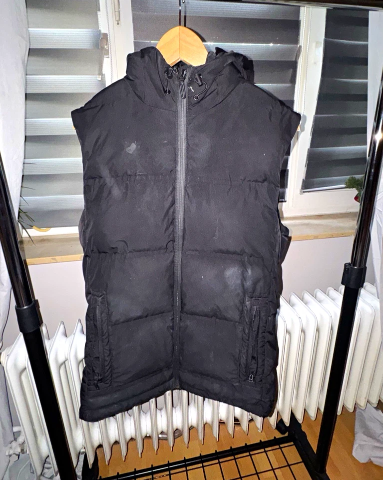 H&M Sport Herren Steppweste Schwarz mit Kapuze Reißverschluss Gr. S - Bild 1 von 3