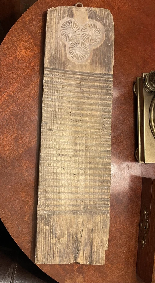 Antigua tabla de lavar de madera primitiva primitiva del siglo XIX molinillos tallados Foto 2 de 4