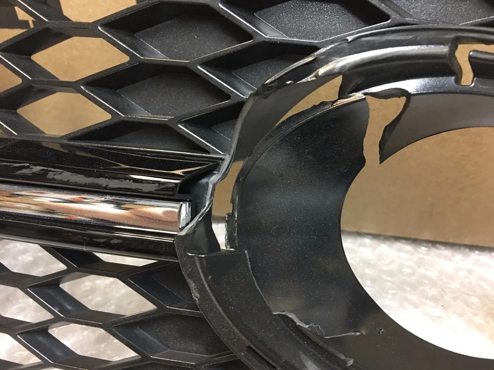 13 14 15 AUDI Q5 FRONT LOWER GRILLE LEFT P/N 8R0807681S 2013 2014 2015 OEM K199 - Image 2 of 4