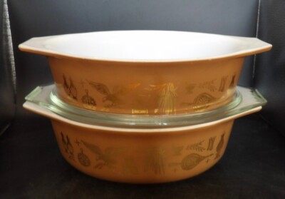 Brown Pyrex Early Americana 1 1/2 Quart Open Casserole and Casserole With Lid