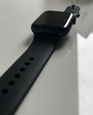 Apple Watch Series 6/-44mm/-Aluminium/Keramik Gehäuse/-GPS/-WR-50M/-Space Grau