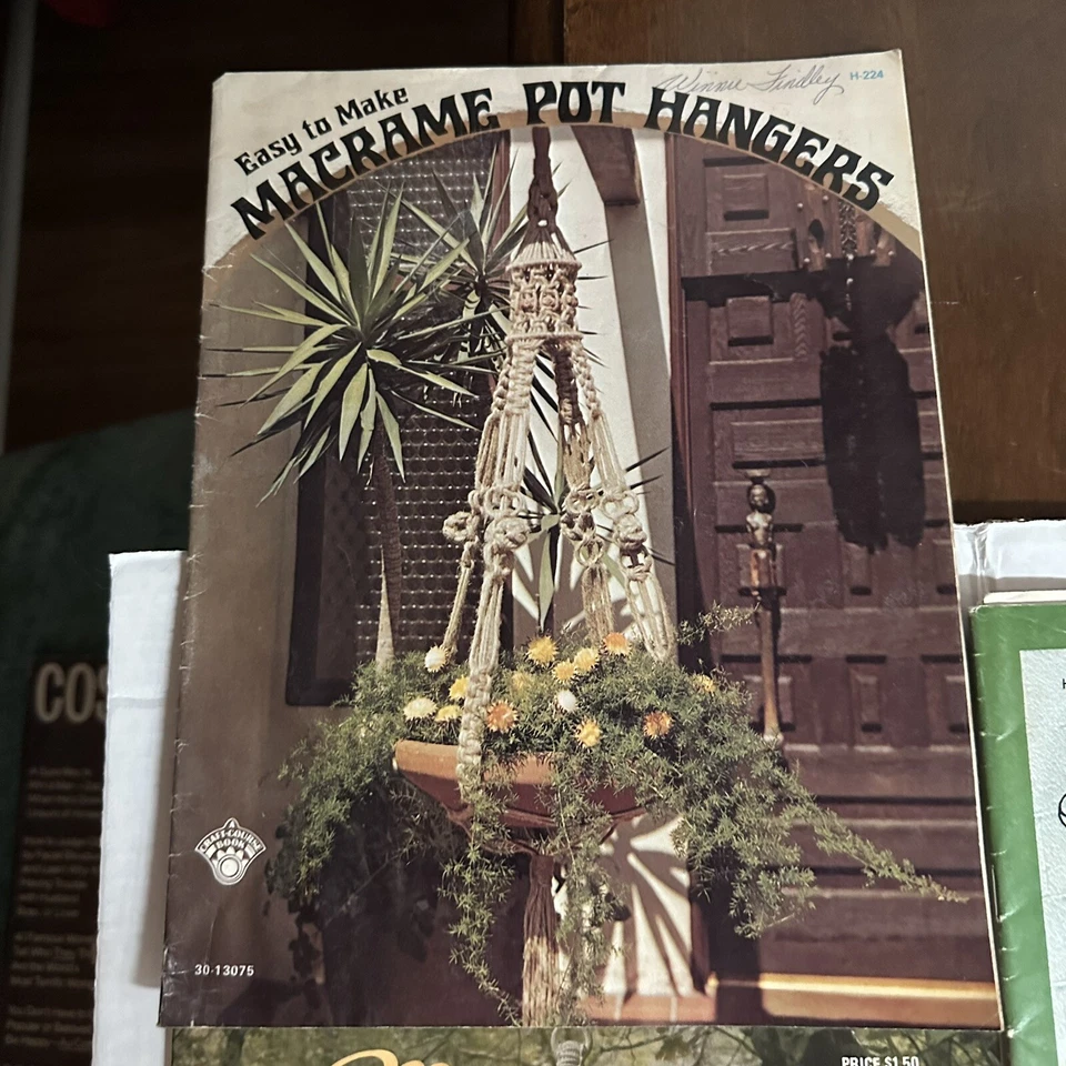 Libretti riviste modelli tessitura macramè vintage anni 70 lotto di 10 made in USA - Immagine 2 di 4