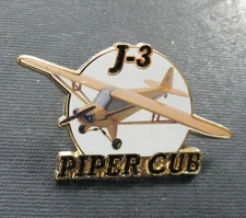 PIPER CUB J-3 LIGHT AIRCRAFT LAPEL PIN BADGE 1.25 INCHES