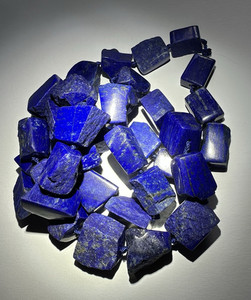 DUŻE Lapis Lazuli Niebieskie kamienne koraliki Polerowane i szorstkie różne kształty Duże otwory
