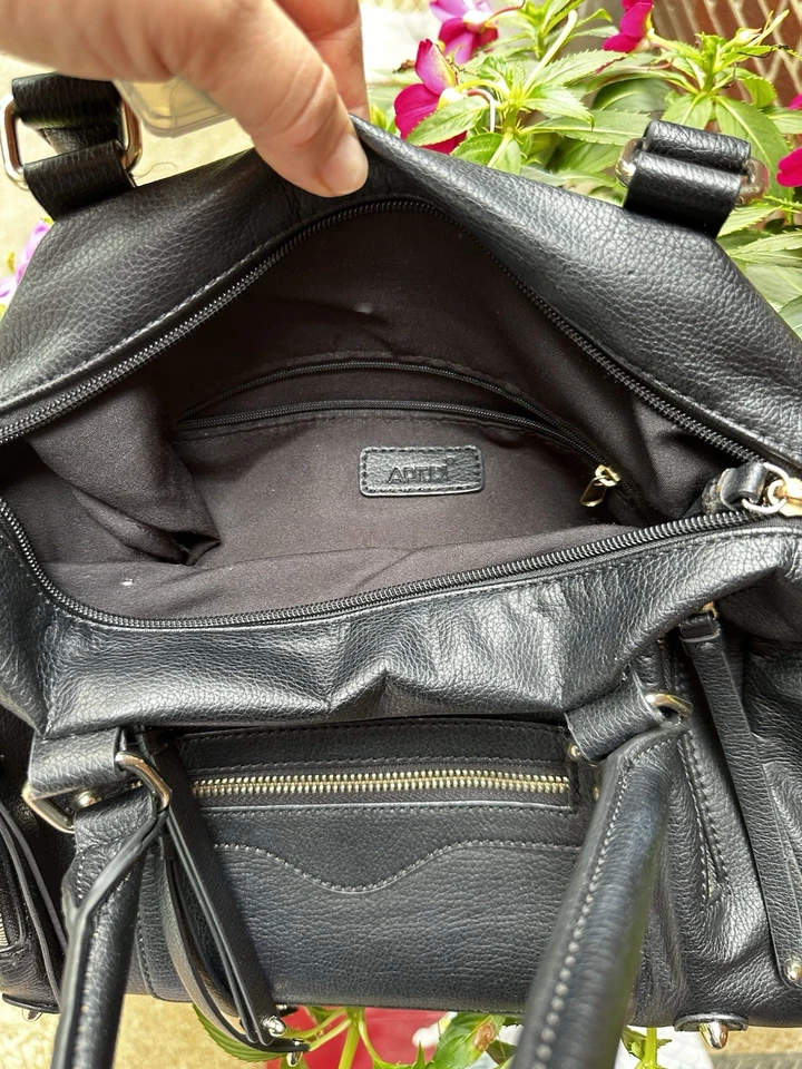 Bolso de hombro Apt 9 negro de cuero vegano con bolsillos con cremallera Foto 2 de 4