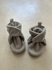 Luvable Friends Non-slip Booties 12-18 Months Charcoal Heather