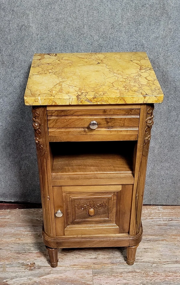 Table de nuits ou chevet style Louis XVI en noyer vers 1900 - Photo 4/4