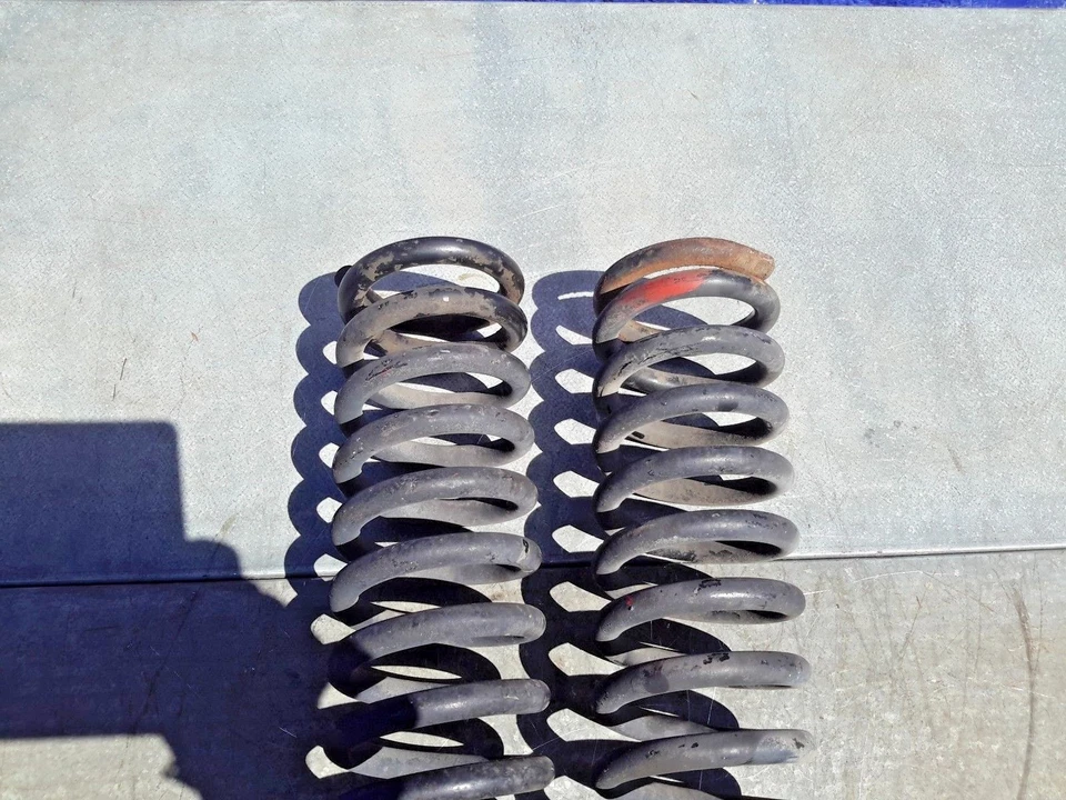 1981-1989 Mercedes Benz 107 560SL 380SL Front Suspension Coil Spring OEM Foto 3 de 4