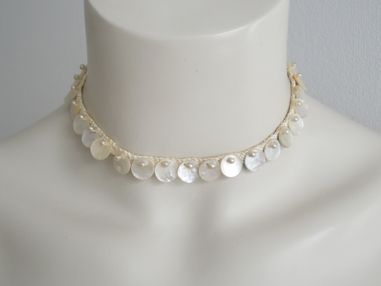 Vintage Cadena Choker Cinta de Tela Madre Perla Discos Redondo + Artificiales