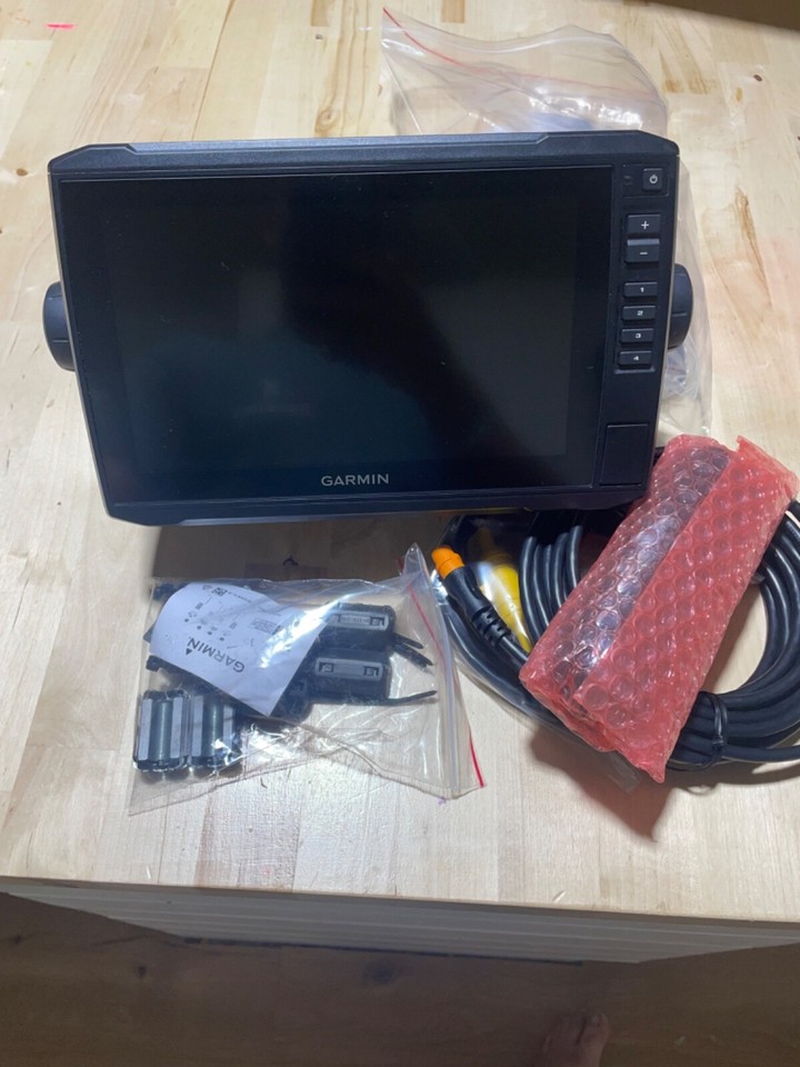 Garmin ECHOMAP UHD 93sv Chartplotter with GT54UHDTM Transducer
