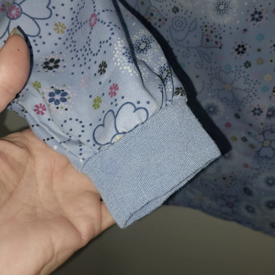 Chaqueta Exfoliante Scrub HQ Floral Margarita Jardín Primavera Manga Larga Botón a Presión Mediana Foto 4 de 4