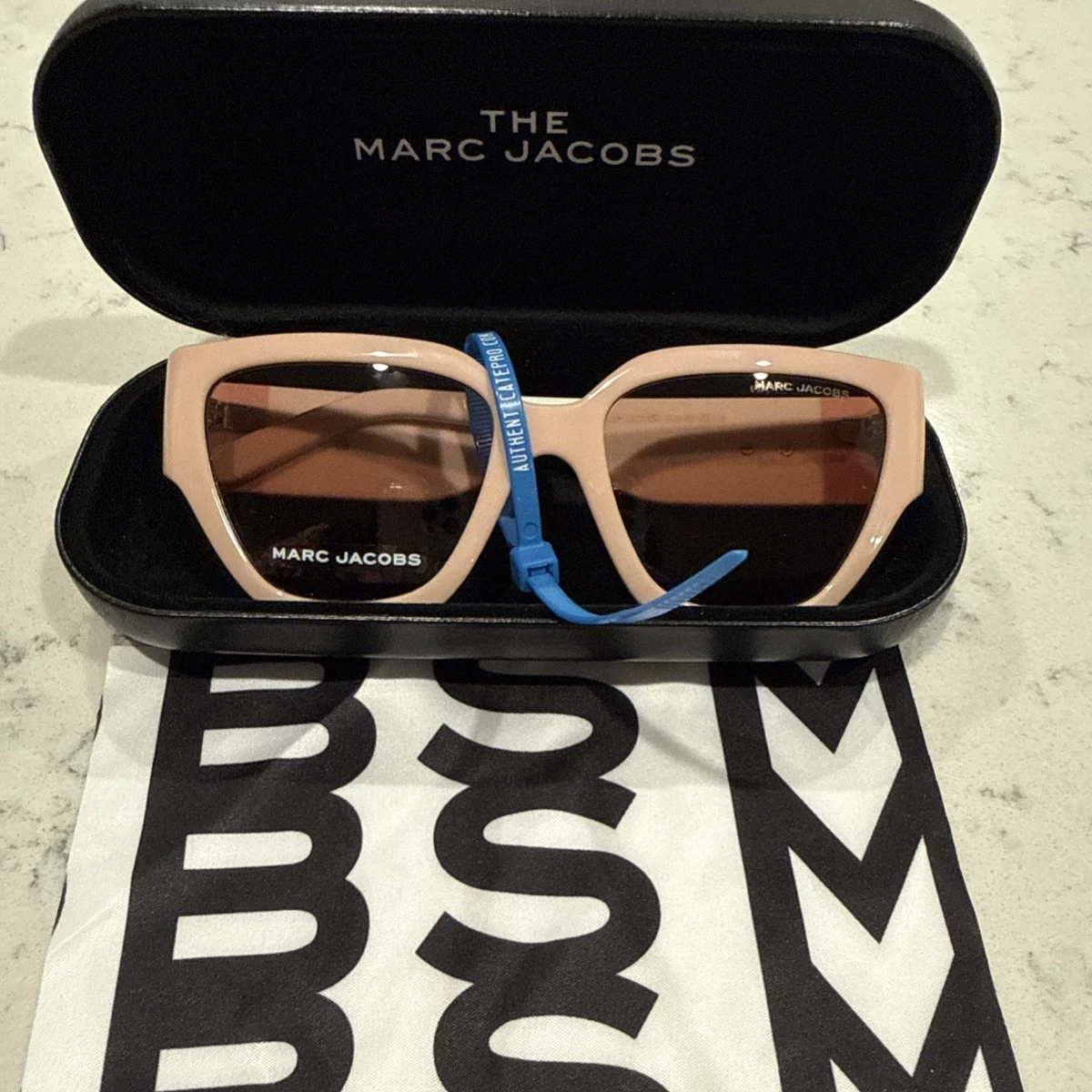 MARC JACOBS MARC 687/S Square Ivory Sunglasses w/ Case - EUC Marc Jacobs MARC 687/S 807 HA Sunglasses Black - eye-oo.com main image 2