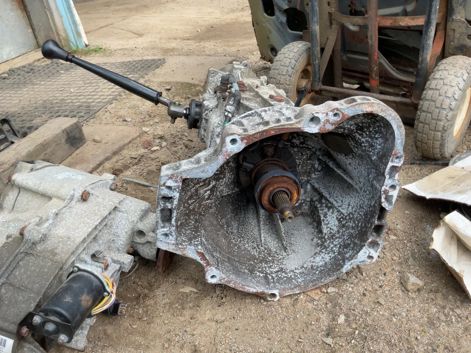 Transmisión 5 velocidades FORD RANGER 90 91 92 93 94 95 96 97 98 99 00 01 02 03 04 Foto 2 de 3