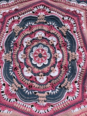 Handmade Afghan ''Flora de Flora'' - Mandala Style - Pink/White/Blue