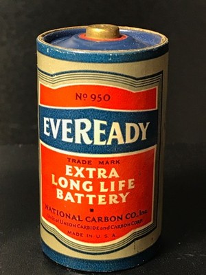 TWO Antique Eveready Extra Long Life D Battery #950 - 1931 8