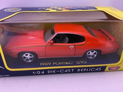 MOTOR MAX 1:24 Scale Carousel Red 1969 Pontiac GTO Judge Coupe