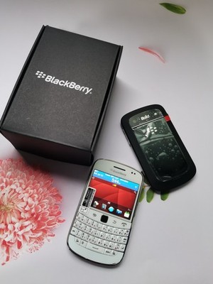 BlackBerry Touch9800TMsmartphone本体 付属品付き BlackBerry Touch9800TMsmartphone本体 付属品付き
