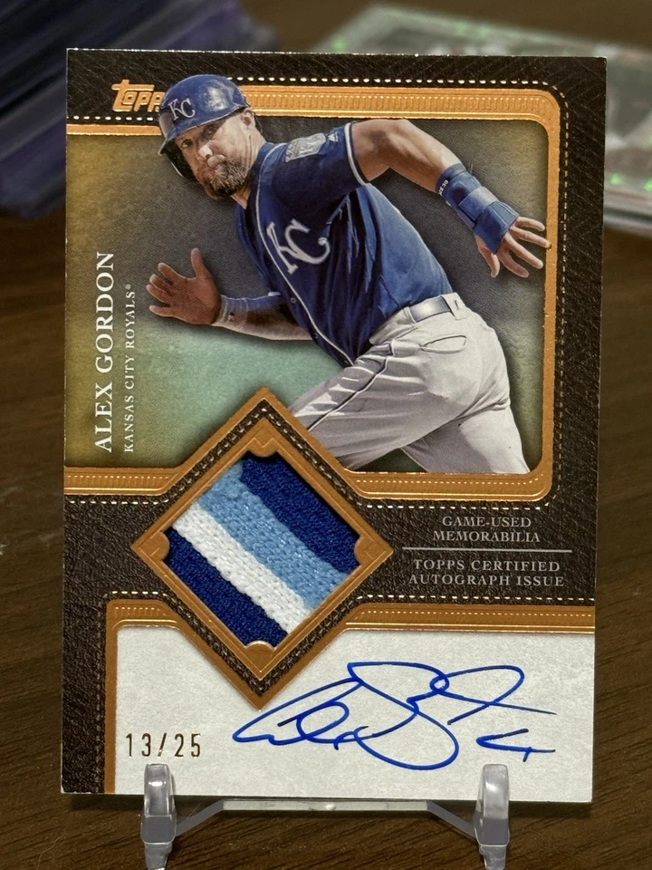 Обновление 2025 Topps Alex Gordon трехцветная нашивка с автографом ОРАНЖЕВАЯ /25 Kansas City Royals - Изображение 4 из 4
