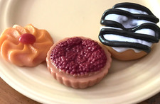 REALISTIC PLAY FUN FOOD   MTC RUBBER TIKES SWEETS DESSERT CHOCOLATE COOKIES TART