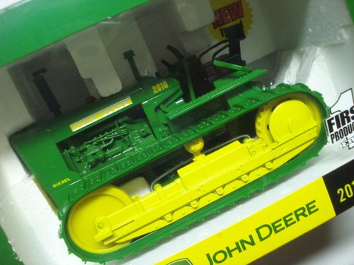 2003 RC2 1ST PRODUCTION ERTL JOHN DEERE 2010 CRAWLER 1/16 SCALE DIECAST TRACTOR - Picture 2 of 6