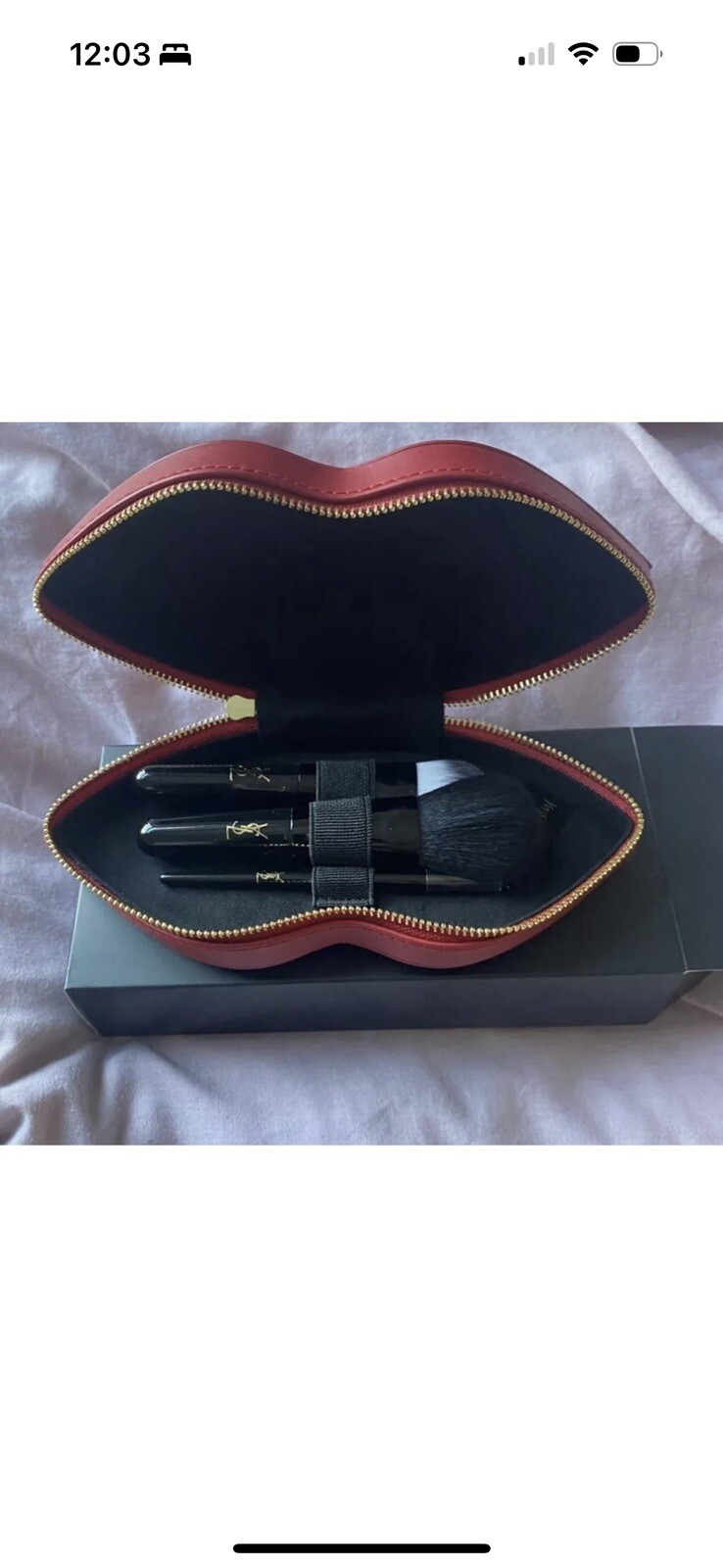Yves Saint Laurent Kit Spazzola Labbra di Lusso con Marsupio Rosso in Ecopelle