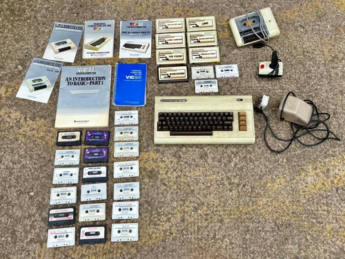 LARGE JOBLOT VINTAGE COMMODORE VC20 GAMES CONSOLE COMPUTER & ACCESSORIES