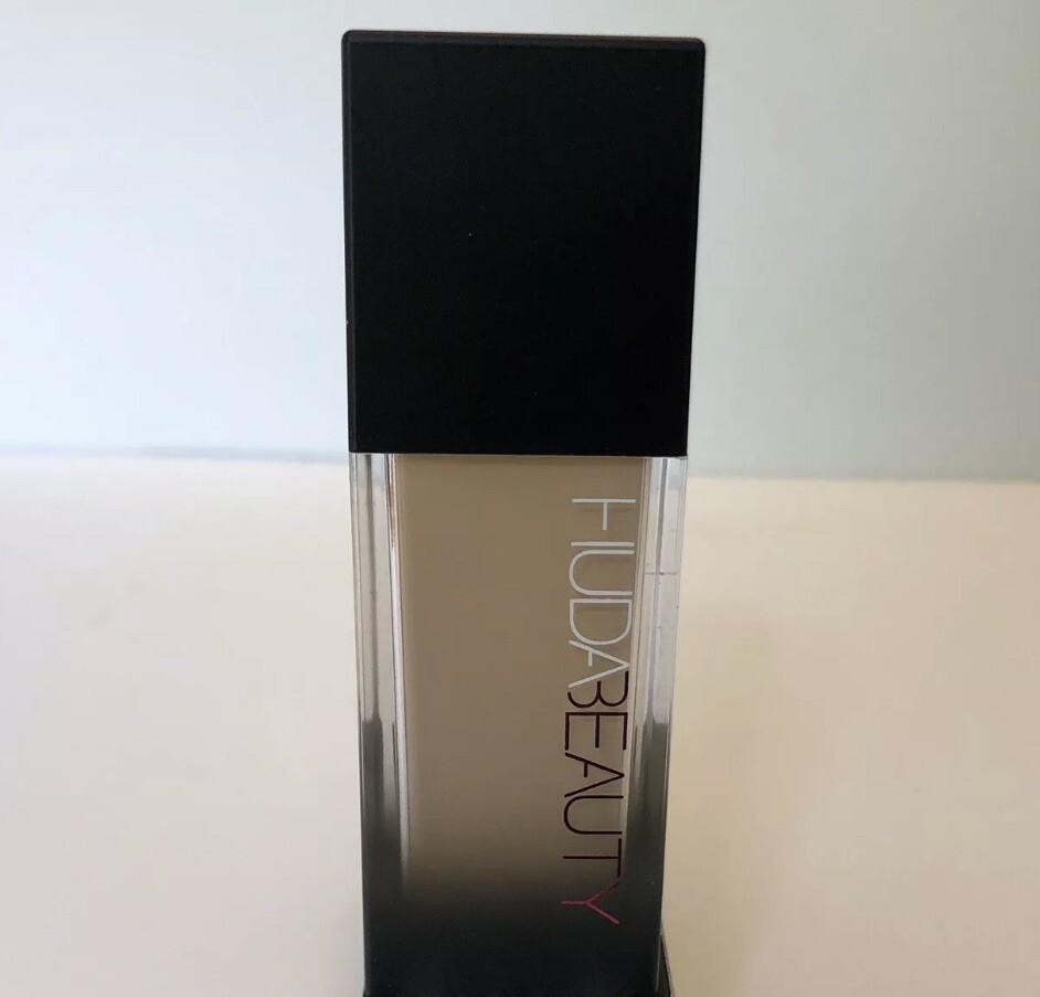 2 HUDA BEAUTY FauxFilter Luminous Matte Foundation