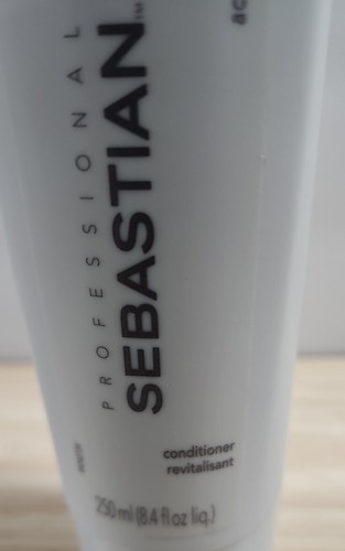 Sebastian Penetraitt Strengthening and Repair Conditioner 8.4oz - Picture 4 of 4