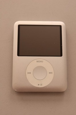 Apple iPod Nano 3. Generation 4GB Silber mit Box