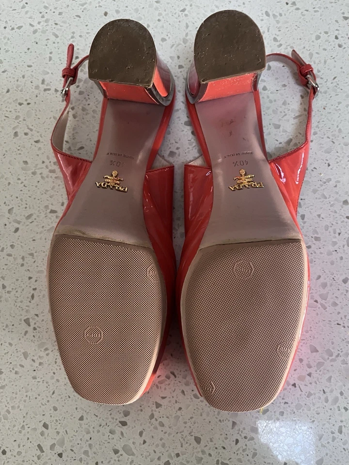 Zapatos de salón Prada de charol coral IT 40 Foto 4 de 4