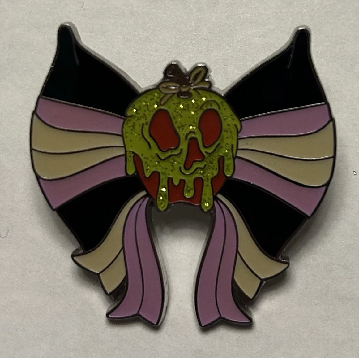 Disney Loungefly - Villain Character Bow Mystery Pin - Evil Queen - Snow White