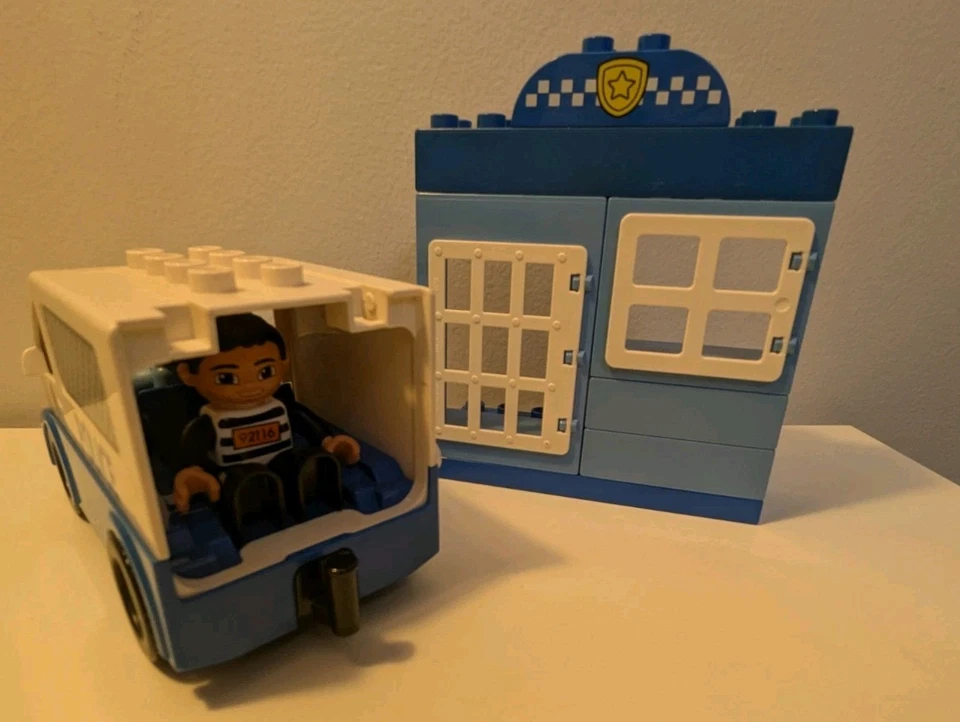 Lego DUPLO: Cops & Robber - Image 4 of 4
