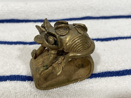 Afrikanischer Benin Messing Frosch Figur Serviettenring