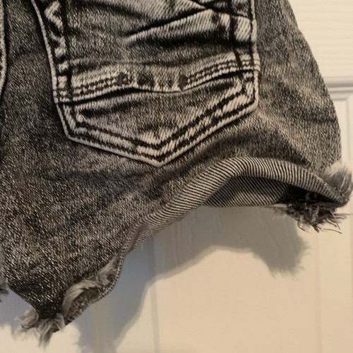 BKE Youth Girls Distressed Jean Shorts Size 7 RN#75720 - Picture 9 of 13